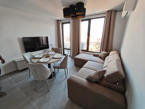 Panoramic Sea View Apartment - Balcony - Close to Beach & Center - Free Parking