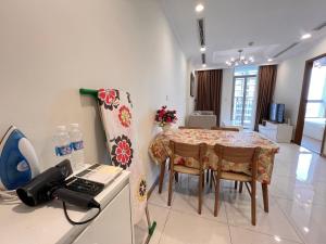 Vinhomes Suit Inn By Alex