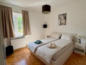 Mediterranean Family Apartment with Garden, Sea & Mountain View