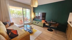 Studio Golfe Juan bord de mer - parking & piscine