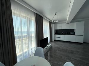 Seaside Escape - Luxury Apartment