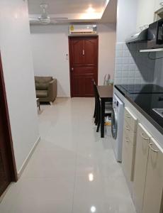 Large condo middle of jomtien, near the beach 42m2