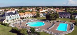 "MOULIN VERT RIVAGE" Maison, 6 personnes, au coeur du golf, village vacances, accès piscines gratuit