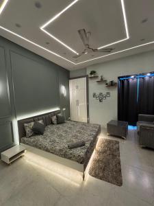 THE MOONLIGHT STUDIo