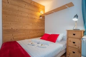 Balcony Ski-In Ski-Out with View apartments in centre of Val Thorens