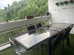 Spacious 4 bedroom apartment 4th floor downtown 600m from the beach