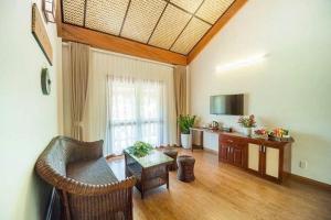 Hoa Binh Resort