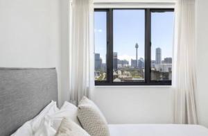 Chic, spacious apartment in iconic Art Deco Building, Potts Point