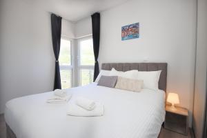 Apartment Bogoje - Two Bedroom Apartment with Private Parking