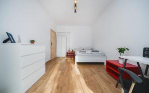Greenline Apartment - by Upstairs