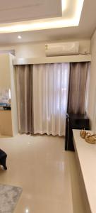 Mokshita Stays Premium Studio Near Prem Mandir