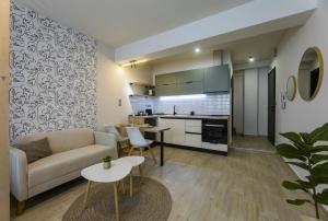 Oikia 4 you # Apts, Designer Studio, Walk to Aristotelous