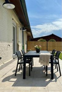 Maison rénovée -2 chambres - terrasse - local vélo - centre Bailleul