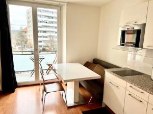 2 Room Zurich Center Flats with Balcony - Hilda
