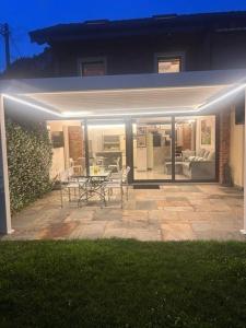LUXURY vertical open space