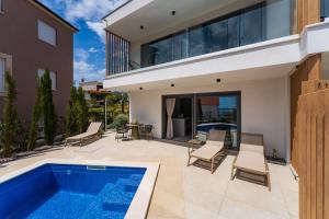Villa Cvita west