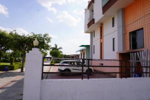 Hotel Raj Resort and Pool