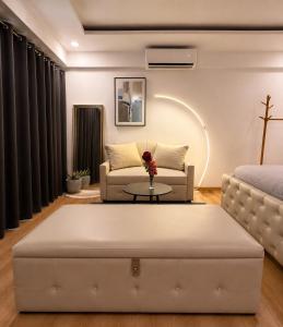 The Penthouse With Outdoor Jacuzzi Private Rooftop Solar Powered Energy