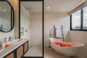Luxury 4bd Pererenan Villa by Beach with Unique Pool