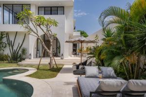 Luxury 4bd Pererenan Villa by Beach with Unique Pool