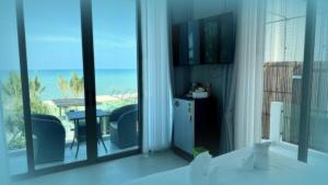 Sunrio Beach Hotel Sichon
