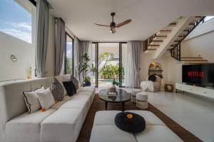 Luxury 4bd Pererenan Villa by Beach with Unique Pool