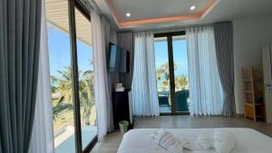 Sunrio Beach Hotel Sichon