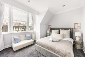 BnBNova - 2BR - West End Castle Restreat