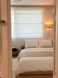 "Newly Opened" Sinnonhyeon Station 5minutes, Gangnam Plastic Surgery, Severance Hospital, COEX, airport bus 5minutes, Hongdae 30minutes, Itaewon 15minutes, 명동 30minutes