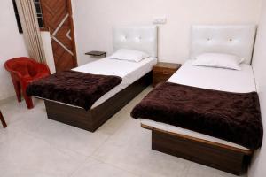 Ayushmaan Hotel - near Jabalpur Railway Station
