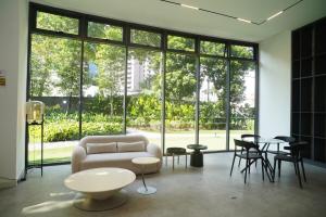 2-Bed Luxe City View Atrium by RGP Homes