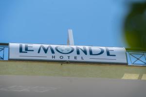 Le Monde 1