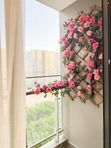 Cozy apt w balcony & king bed, Vinhomes Grand Park