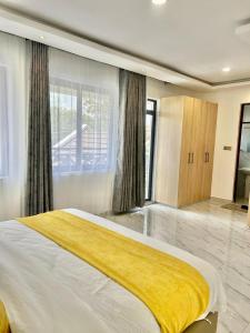 4 bedroom Villa near Airport