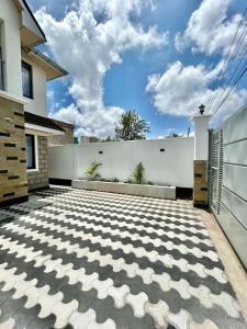 4 bedroom Villa near Airport