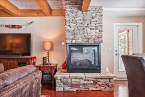 Snodallion 25: Walk to Peak 9 and Town, Fireplace, Hot Tub