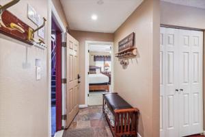 Snodallion 25: Walk to Peak 9 and Town, Fireplace, Hot Tub