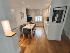 Beautiful Garden Apartment in CAMDEN TOWN