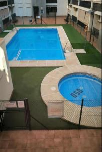 Apartamento dos habitaciones con piscina y gran terraza