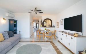 Casa Oasis de Calahonda - 2 BR 2BA apt - Beach - Sea View - Terrace - Pool