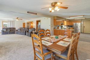 Kayaks & Boat Dock: Waterfront Home in Grove