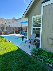 Pet-Friendly 3BR Home, Fenced Yard, Near KC
