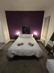 Manchester Contractor House - Fast WiFi - Sleeps 7!