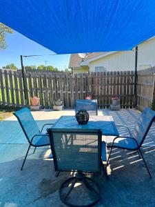 Pet-Friendly 3BR Home, Fenced Yard, Near KC