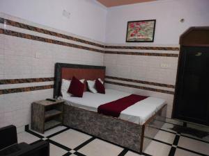 OM Residency --Nizamuddin Railway Station