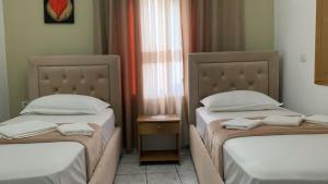 Private Garden House -Central Permet