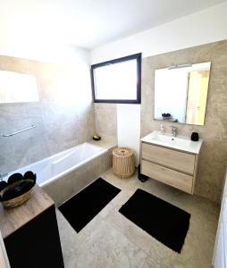 Appartement neuf T3 avec terrasse, parking et climatisation à Ajaccio