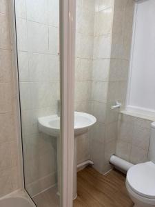 Spacious 6 Bedroom Home for Large Families & Contractors