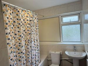 Spacious 6 Bedroom Home for Large Families & Contractors