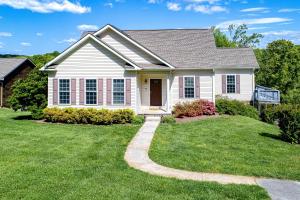 Lake Lovers Delight - Lakefront home with private dock & pool table - dogs OK